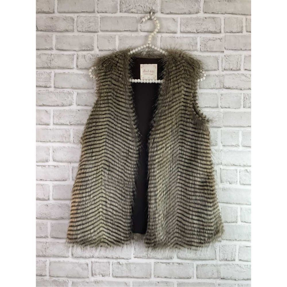 Altar'd State Sz XS Brown Beige
Striped Faux Fur Woodland Open Vest